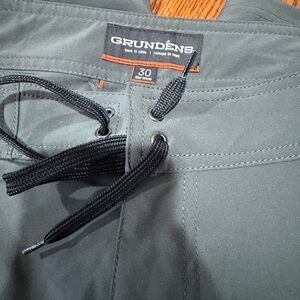 Grundéns Fish Head Board Shorts size 30 Color is Anchor